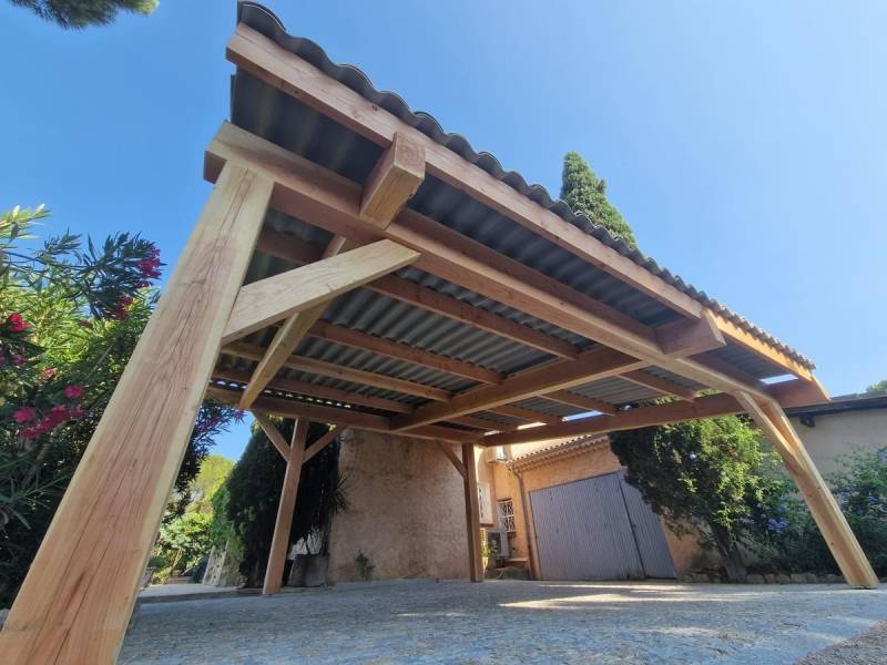 Abri voiture en Douglas Massif à Roquebrune sur Argens - Var - 83